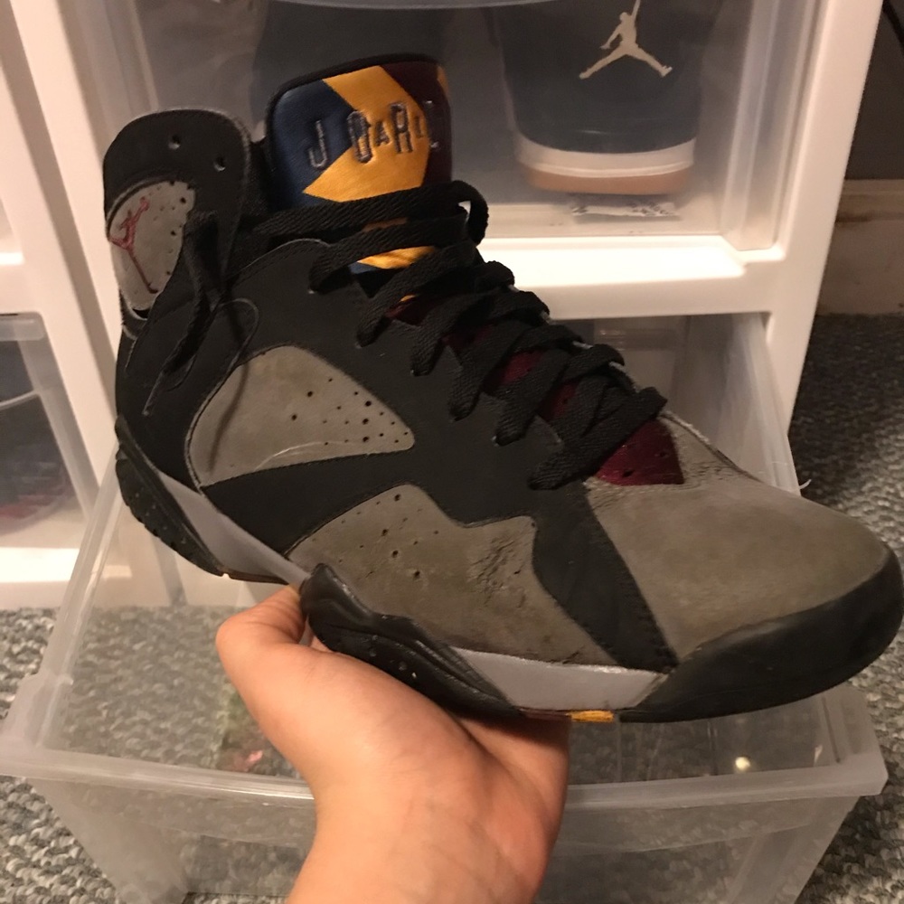 A pair of Jordan 7 bordeaux size 9 1/2 used well!